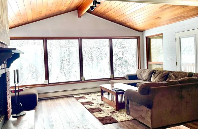 Escape to a cozy Alaskan retreat near Hatcher Pass