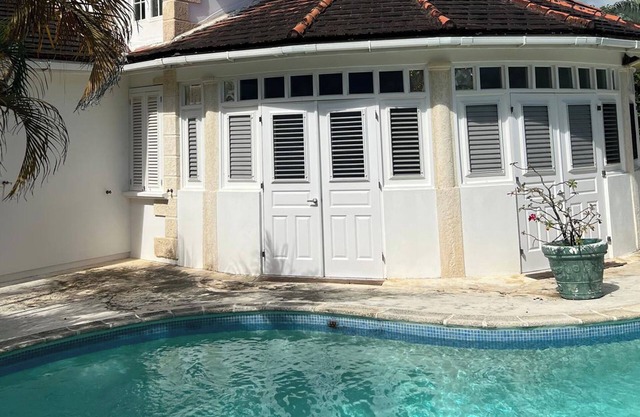 Escape to a Delightful Spacious Family Villa Near Holetown
