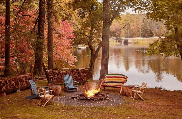 Private waterfront Cabin in the Catskills. 5mins from PA and the Delaware river!