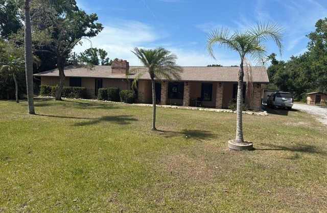 Escape to a Secluded 3-Bedroom Ranch Home with Pool, Billiards & Nearby Beaches