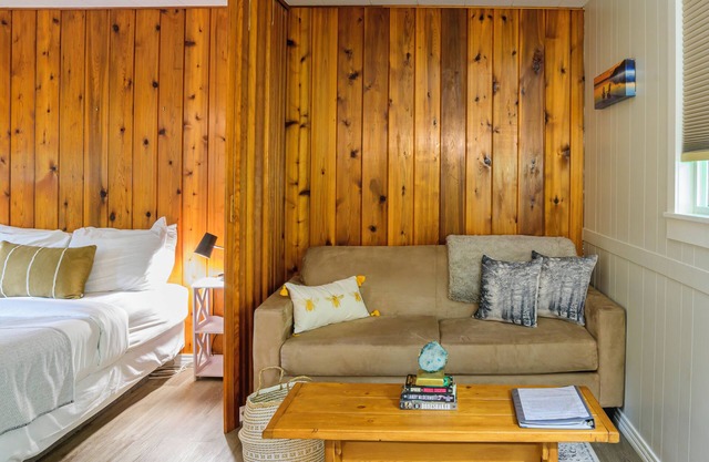 Escape to Christina Lake - Budget Friendly Sleeps 4 - Beaches, Golf, Fishing