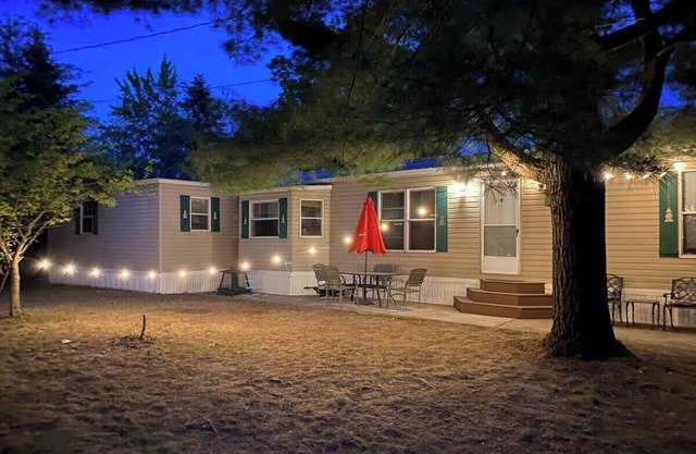 Escape to Comfort Near Higgins Lake!
