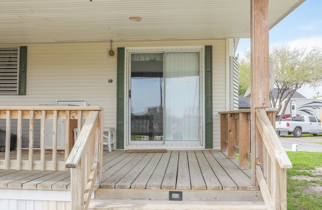 Escape to Cozy Comfort: Unique Mobile Home Experience!