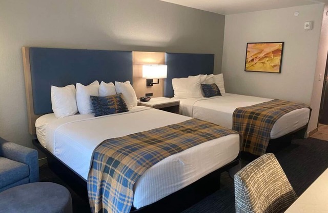 Escape to Lakeside Oasis | Pet-Friendly | Complimentary Breakfast