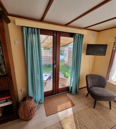 Escape to nature! Cozy and authentic chalet on park