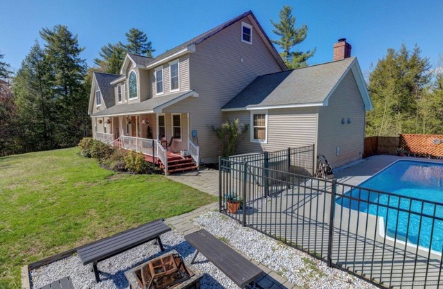Escape to Raymond Cape on Sebago Lake!