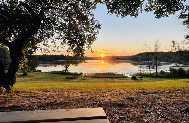 Escape to Serenity: Private Lake and Cozy Cabins for Rent