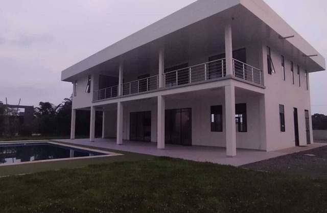 Escape to Serenity: Luxurious Villa with Pool and Breathtaking Views