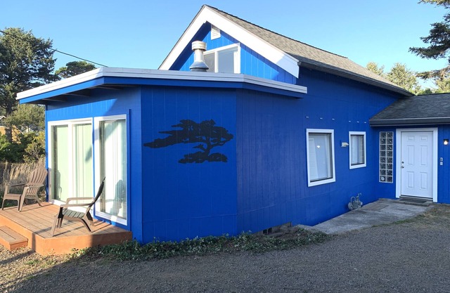 ¡Escápese a la playa en esta acogedora casa de playa a momentos del surf!