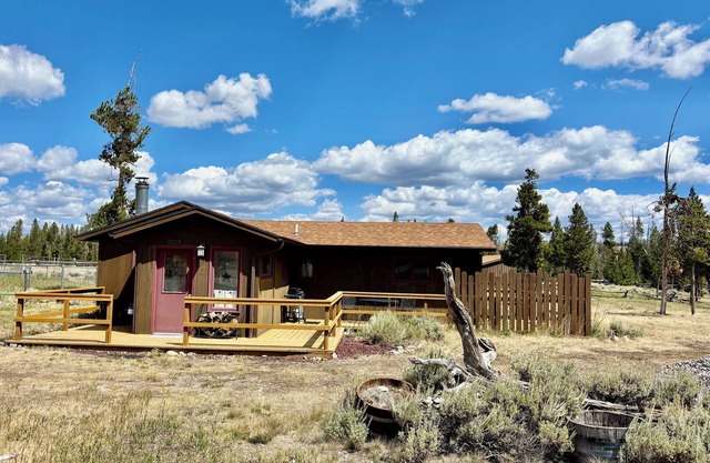 Escape to the Choosey Moose Cabin in the mountains of Dubois, WY