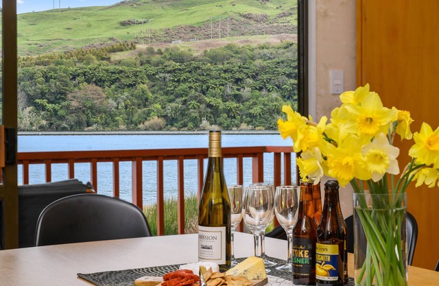 Escape to the Lake - Lake Rotoiti Bach