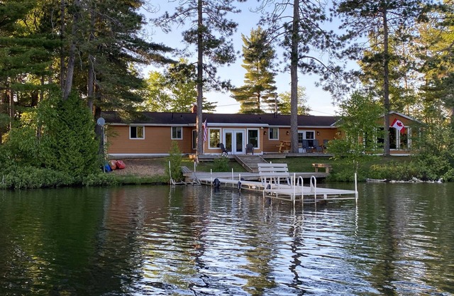 ¡Escápese al lago con todas las comodidades del hogar!