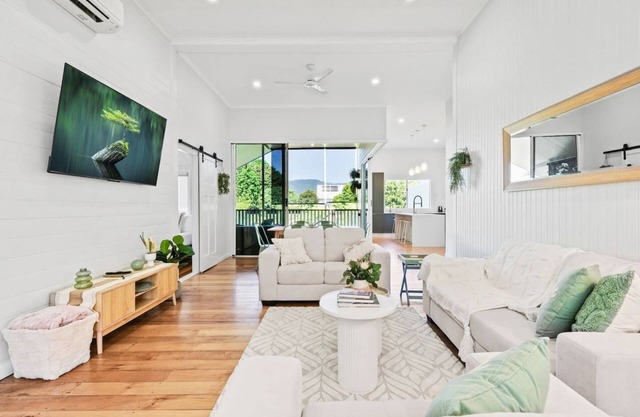 Escape to The Loft- Elegant Urban Retreat with Coastal Charm – Spacious & Stylish Loft