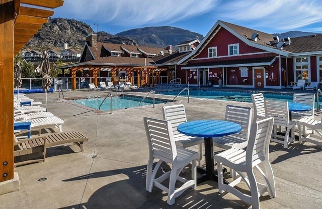 Escape to this beautiful 2-bedroom, 2-bathroom upper-floor retreat