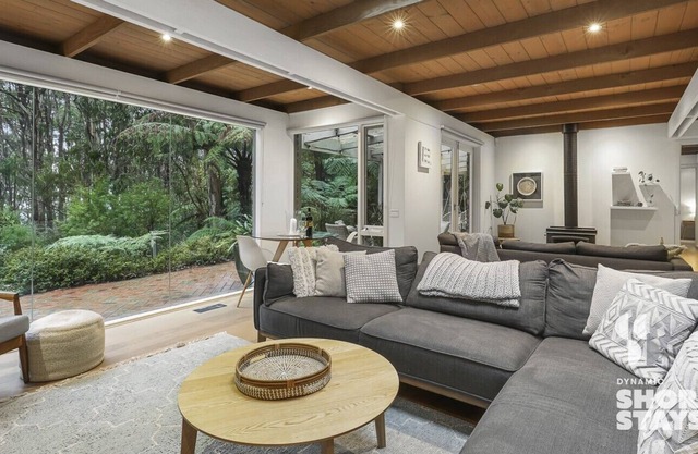 Escape to Tranquil Bliss In Fernview on Falls