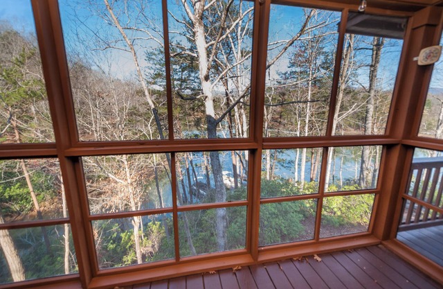 Escape to Tranquility: Stunning Lakefront Mountain Chalet with Breathtaking View
