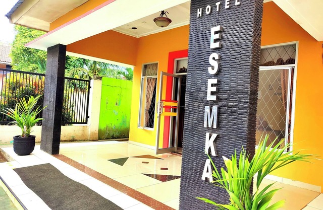 Esemka Hotel and Convention Kotabumi