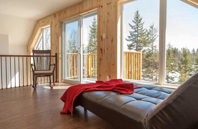 ESKER NATURE TWO BEDROOMS & MEZZANINE LAKE VIEW ACCESS TO SPA, SAUNA & YURT