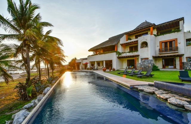 Espectacular Villa en la Playa 30 min Troncones