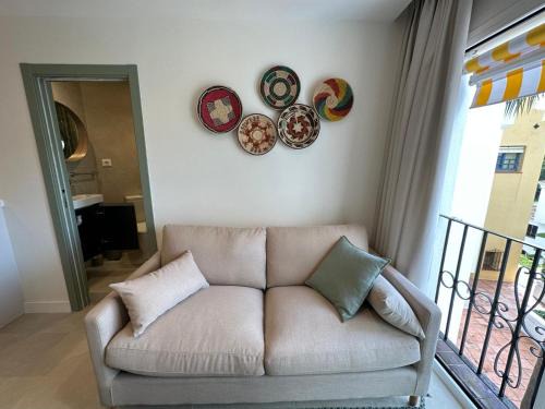 Espectacular estudio en Puerto Cabopino RECIEN REFORMADO