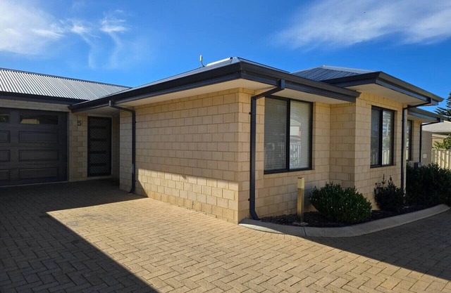 Esperance Break Away