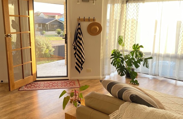 Esperance family retreat – 5 minutes walk from stunning West Beach