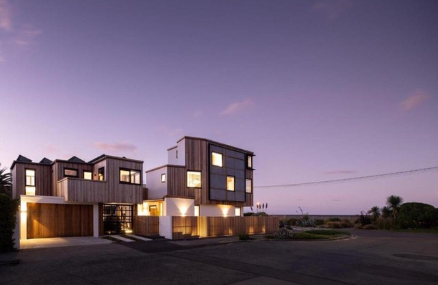 Esplanade Beach House - Christchurch Holiday Homes