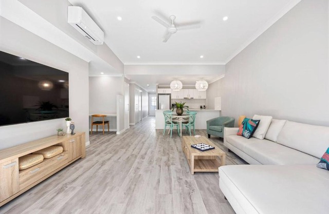 'Esplanade Escape' A Fresh Coastal Family Hideaway