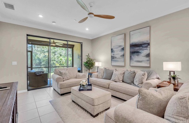Esplanade Resort Condo w/Pool, Bar & Garage
