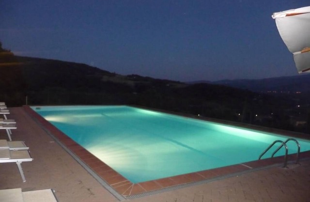 TOSCANA TÍPICA CASA DE VIVIENDA CON PISCINA