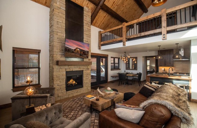 Estes Escape - Jacuzzi, Indoor Outdoor Fireplace, Perfect Location!