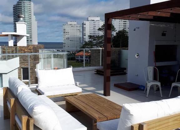 Estudio con parrillero y vista al mar