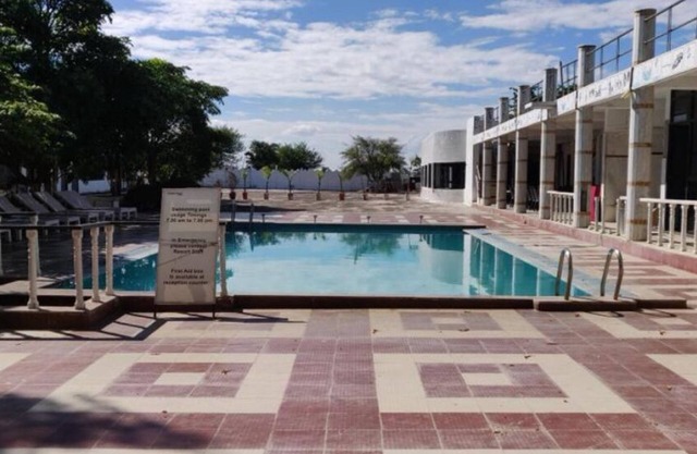 Etranger Resorts