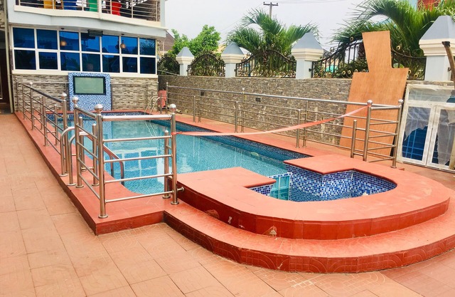 Euc Demodern Hotel & Suites