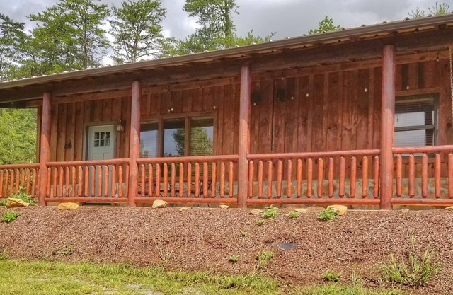 2 dormitorios, 1 baño, 4 plazas, bañera de hidromasaje, vistas a la montaña, a minutos del río Ocoee