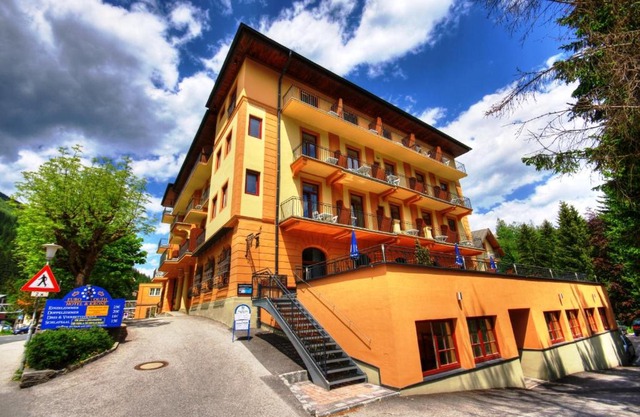 Euro Youth Hotel & Krone