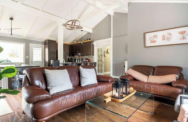 EV Charger, Cozy Cottage, Pet Friendly