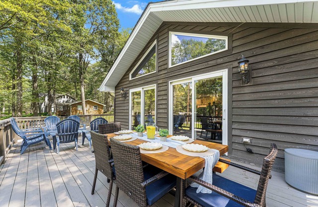 PB&J Chalet - Game Room, 4 Lakes, Sand Beach