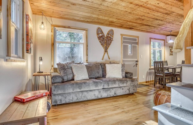 AC, Huge Fenced Yard, Last Minute Deals on Aug-Sept Dates!