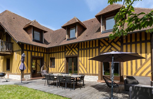 Eva Home | Magnífica villa con jardín | 10 personas