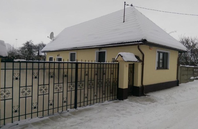 Eva's Little House - Acasă la Tăticul Albinelor