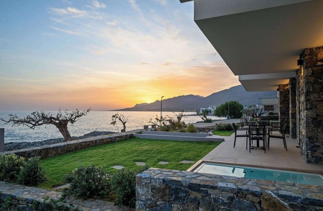 Evelmare Beachfront Apartment With Private Jacuzzi