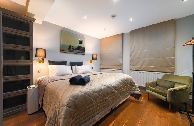 Evelyn | 3BR Luxury Garden Home | Brick Lane & Shoreditch