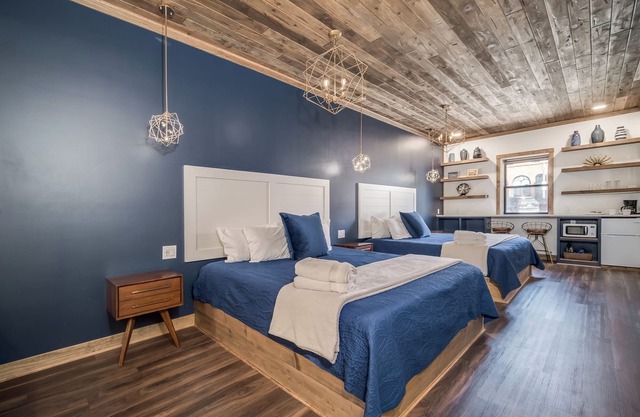Event-Approved | Sleeps 14 | 6 Private Suites w/Bathrooms