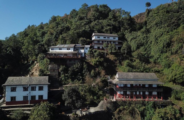 Everest Manla Resort