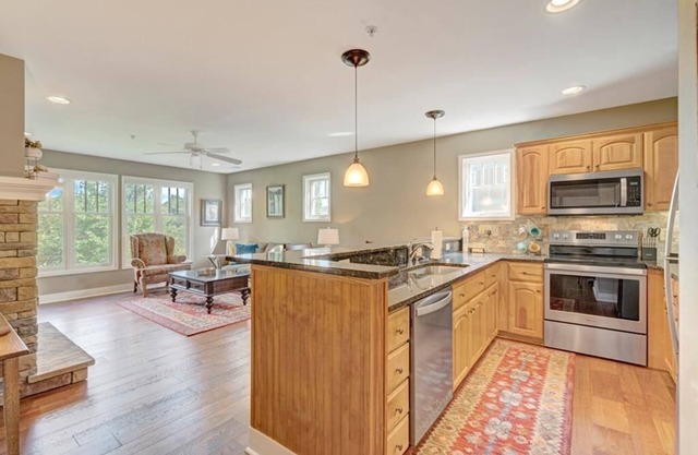 Evergreens 1222- Mountain Condo, Gated Resort, Indoor/Outdoor Pools and Hot Tub, Fitness Area, Fi...