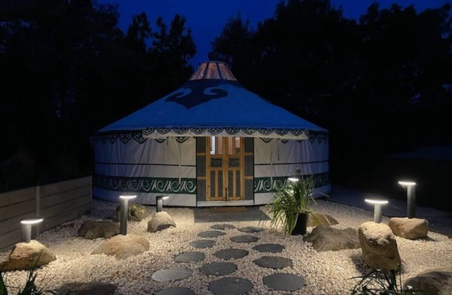 "Everybody Yurt's" - Hot Tub with Views