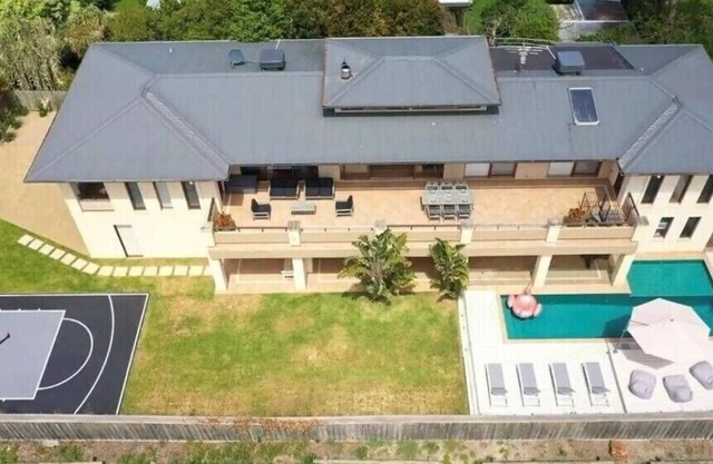 Everything Portsea, location, views, pool, entertaining, fun! (sleeps 14)