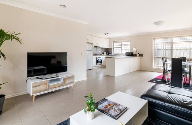 Everything within Walking Distance - Entire 3 bedrooms Modern Home
