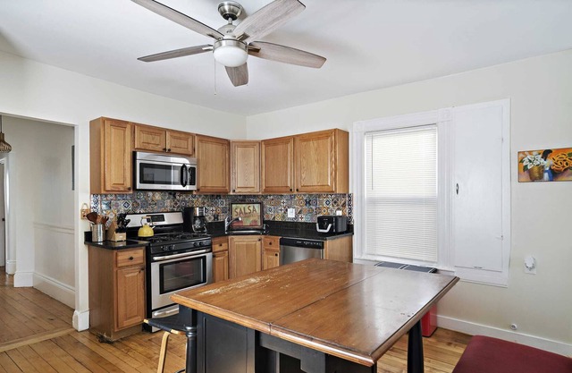 Everything You Need, Bright Sunny Condo
